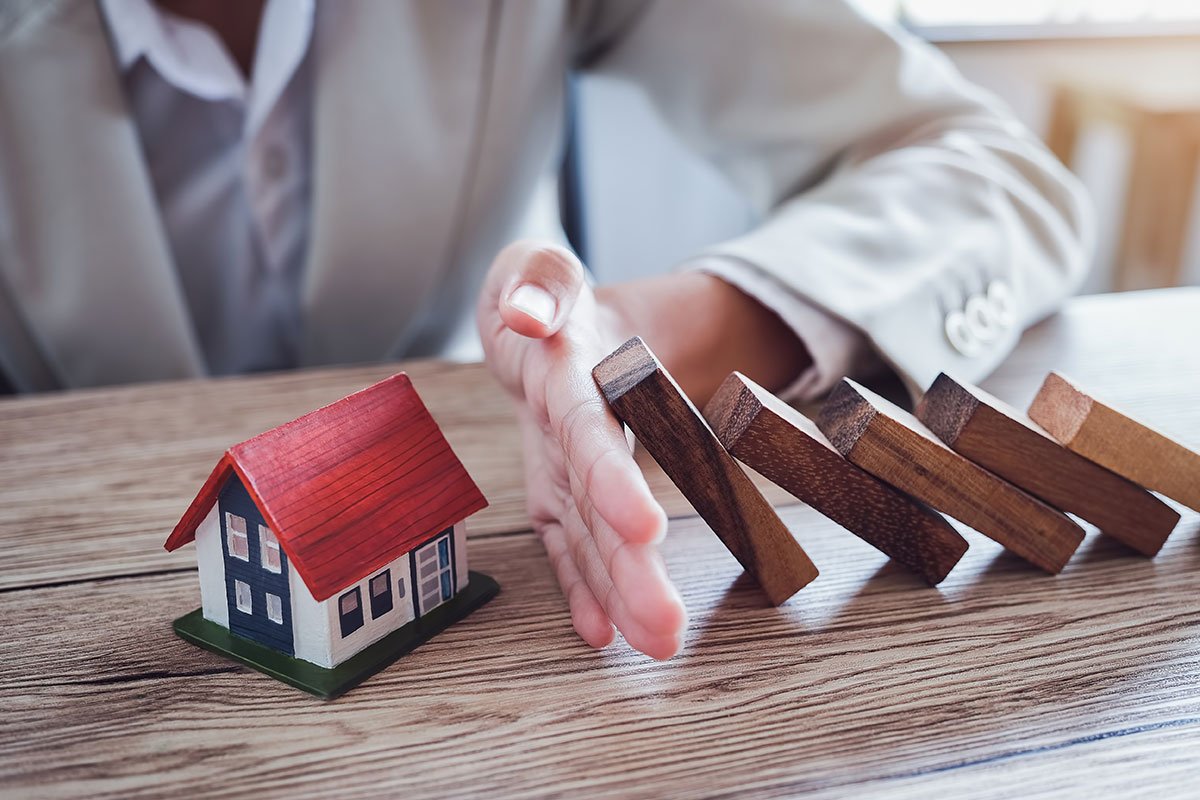 Understanding Real Estate Contracts: Simplifying the Legal Jargon in a Tech-Driven 2025 Market